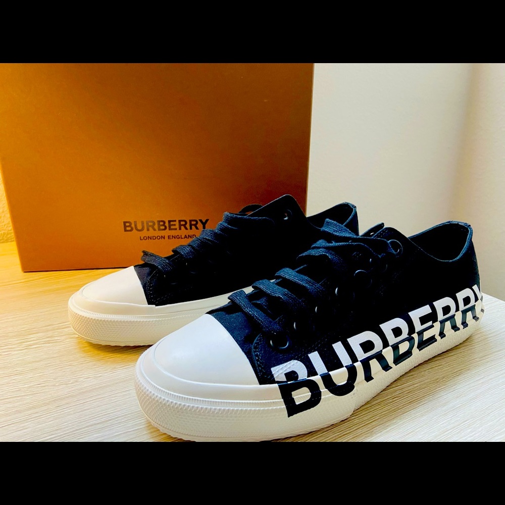 Burberry low top sneaker